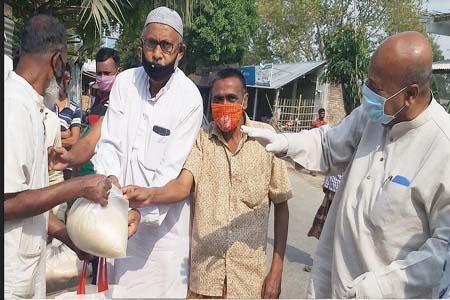 এমপি শহীদুজ্জামানের উদ্যোগে চা-পান দোকানী ও বেকার ১ হাজার শ্রমিককে ত্রান বিতরণ
