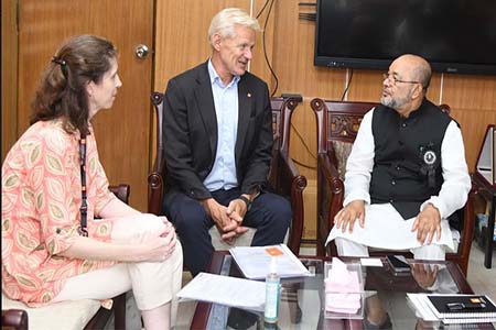 ত্রাণ প্রতিমন্ত্রীর সাথে নরওয়েজিয়ান