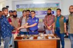 নড়াইলে মোবাইল ও নগদ টাকা উদ্ধার হস্তান্তর করেন এসপি আল মামুন শিকদার