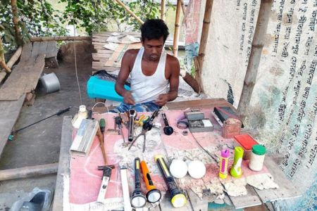 প্রতিবন্ধী জীবনটাই যেন অভিশাপ