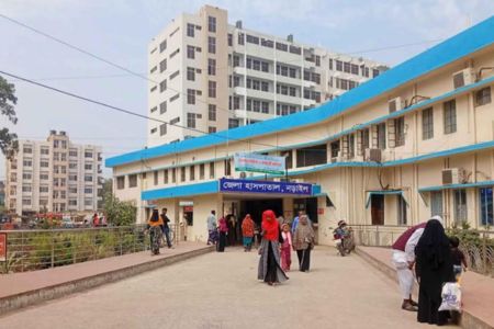 নড়াইল জেলা সদর হাসপাতালে ৪৫ জন কর্মীর পরিবার-পরিজন নিয়ে চরম মানবেতর জীবনযাপন