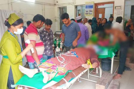 নড়াইলে পাম্প থেকে তেল নিয়ে বাড়ি ফেরার পথে কৃষাণীর মৃত্যু