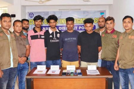 নড়াইলে কম দামে চাঁদপুরের ইলিশের প্রলোভন দেখিয়ে অনলাইনে প্রতারণা, গ্রেফতার ৪