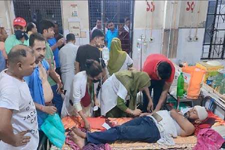 নড়াইলে স্মরণসভা শেষে খাবার বিতরণ নিয়ে আ.লীগ কার্যালয়ে মারামারি, আহত ৫