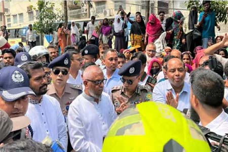 শ্রমিকদের সড়ক অবরোধ প্রত্যাহার