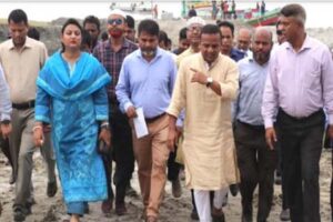 নৌপথে ঈদযাত্রার প্রস্তুতি দেখতে পাটুরিয়া-দৌলতদিয়া ফেরিঘাট পরিদর্শনে নৌপরিবহন প্রতিমন্ত্রী