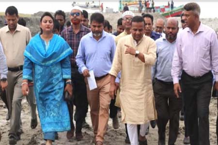 নৌপথে ঈদযাত্রার প্রস্তুতি দেখতে পাটুরিয়া-দৌলতদিয়া ফেরিঘাট পরিদর্শনে নৌপরিবহন প্রতিমন্ত্রী