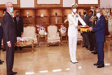 রাষ্ট্রপতির নিকট পরিচয় পত্র পেশ করলেন নেদারল্যান্ডসের এবং থাইল্যান্ডের রাষ্ট্রদূত