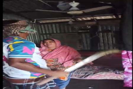 হত্যা মামলার আসামির নেতৃত্বে গৃহবধুকে মারধর