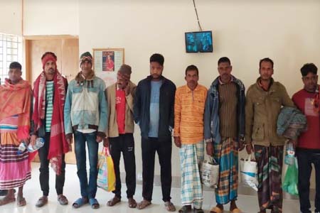 বেনাপোলে ওয়ারেন্টভুক্ত পলাতক ৯ আসামি গ্রেফতার