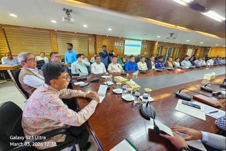 পাহাড় কেটে রিসোর্ট