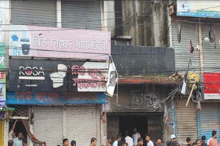 আন্দোলনকারীদের বিক্ষোভ