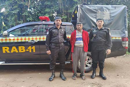 নোয়াখালীতে চেকপোস্টে ৩০ হাজার ইয়াবা-আইস সহ মাদক কারবারি গ্রেফতার