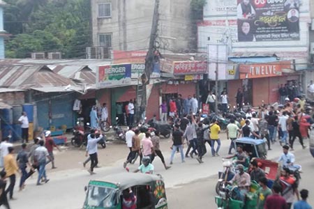 জেলা আওয়ামী লীগের বর্ধিত সভা নোয়াখালীতে সাংসদ একরাম-শাহিন সমর্থকদের মধ্যে ধাওয়া-পাল্টা ধাওয়া