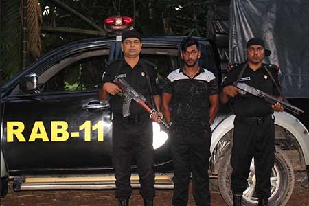আগ্নেয়াস্ত্রসহ সন্ত্রাসী গ্রেফতার