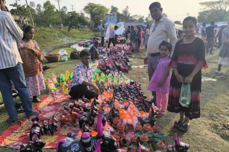 নবীগঞ্জ পৌরসভার কানাইপুর মাঠে ত্রয়োদশী তিথিতে ঐতিহ্যবাহী বারুনী মেলা অনুষ্টিত