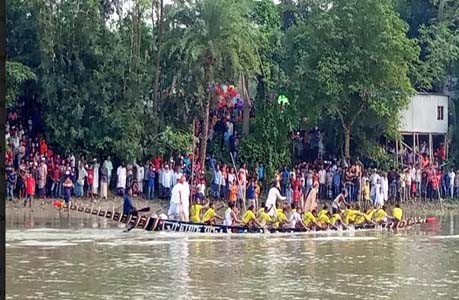 ঐতিহ্যবাহী নৌকা বাইচ