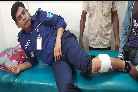দুই চেয়ারম্যানের সংঘর্ষের বোমার আঘাতে আহত ১০, ওসিকে পঙ্গুতে প্রেরণ