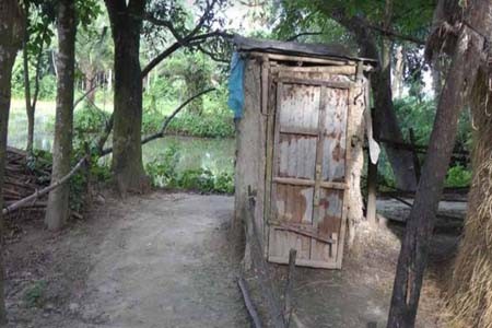 জয়পুরহাটে খোলা পায়খানা রাখার দায়ে জরিমানা, অপসারণের নিদের্শ