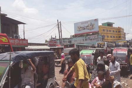 ধর্মঘটের কারণে পাবনা-ঢাকা পথে তিন দিন ধরে চলছে না বাস