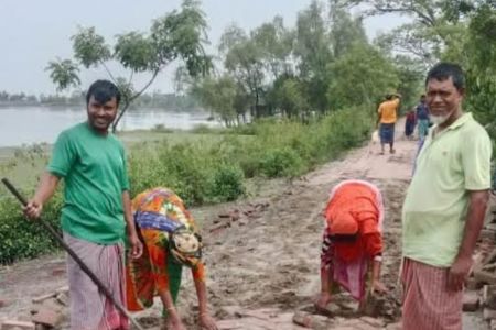 সংবাদে জেগেছে কর্তৃপক্ষ; বাস্তবে কি বদলাবে পাইকগাছার আমুরকাটা সড়কের চিত্র?