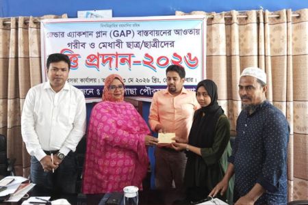 পাইকগাছায় গরীব ও মেধাবী ২৫ শিক্ষার্থীকে বৃত্তি প্রদান