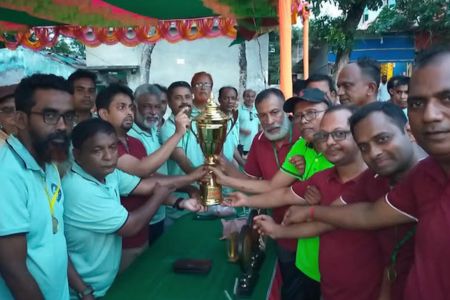 পাইকগাছায় ফুটবলে চলার সাথী ; দড়ি টনায় হাঁটার সাথী চ্যাম্পিয়ন 