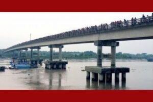 পাইকগাছায় কপোতাক্ষ নদে ডুবে যাওয়া কার্গোটি উদ্ধারে অভিযান শুরু