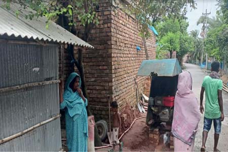 পাইকগাছায় আদালতের নির্দেশ অমান্য করে নালিশী সম্পত্তিতে পাকা স্থাপনা নির্মাণ কাজ চালু রাখার অভিযোগ