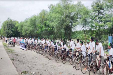 জীবাশ্ম জ্বালানিমুক্ত জলবায়ু ন্যায্যতার দাবিতে পাইকগাছায় সাইকেল র্যালি ও মানববন্ধন