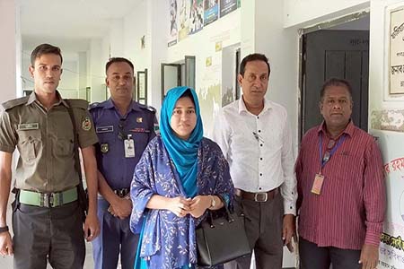 পাইকগাছায় এইচএসসি ও সমমান পরীক্ষা অনুষ্ঠিত; অনুপস্তিত ৬৯