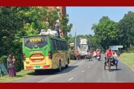 পাইকগাছায় কাজের অভাবে নিম্নআয়ের মানুষ বিভিন্ন জেলার ইটভাটায় পাড়ি জমাচ্ছে
