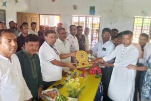 পাইকগাছার সোলাদানায় ১৭ প্রাথমিক বিদ্যালয়ের শিক্ষকদের সঙ্গে বাপ্পির মতবিনিময়