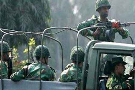 পাকিস্তানে সেনাবাহিনীর গাড়িতে সন্ত্রাসী হামলা, নিহত ১