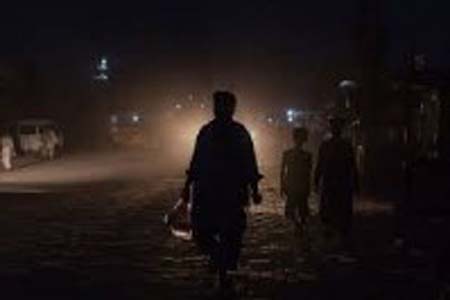 পাকিস্তানে ২২ কোটি লোক অন্ধকারে