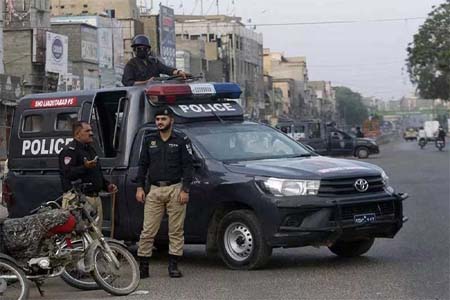 পাকিস্তানে গাড়িবহরে আত্মঘাতী হামলা