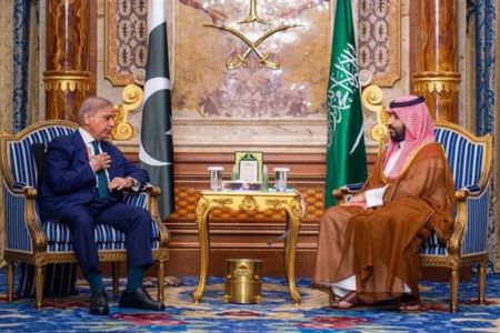 পাকিস্তানের প্রধানমন্ত্রীর সঙ্গে সৌদি যুবরাজের সাক্ষাৎ