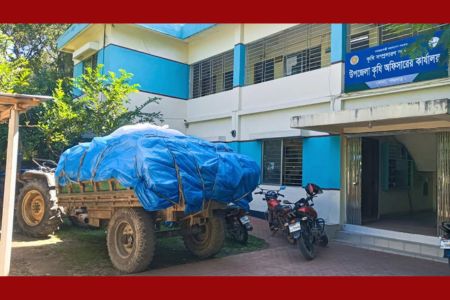 পঞ্চগড়ের বোদায় পাচারের সময় ১২০ বস্তা সার জনতার হাতে আটক