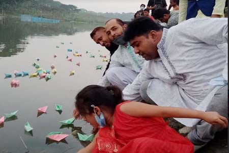 কাগজের নৌকা ভাসিয়ে প্রতিবাদ, কালীগঞ্জ স্টুডেন্টস এ্যাসোসিয়েশনের ব্যতিক্রমী আয়োজন