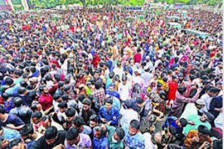 বিনোদন কেন্দ্রে ঢল