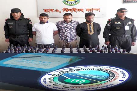 সড়ক বিভাগের কর্মকর্তার গাড়ী থেকে ফেন্সিডিল উদ্ধার, ড্রাইভারসহ আটক ৩