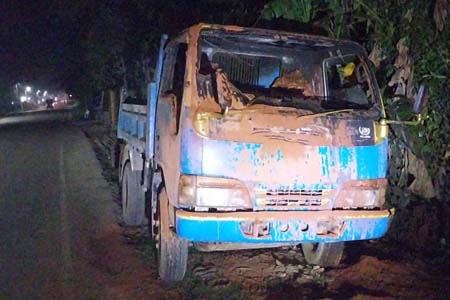 নোয়াখালীতে পিকআপ ভ্যানে আগুন, ৬টি ককটেল উদ্ধার