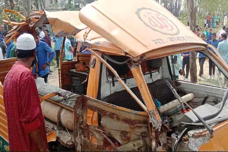 পিকআপ ভ্যান-লেগুনা সংঘর্ষে নিহত