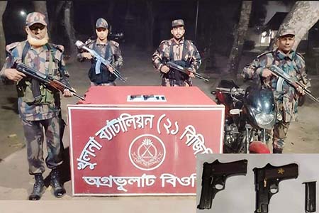 শার্শায় দুটি পিস্তল ও দুটি ম্যাগজিন উদ্ধার