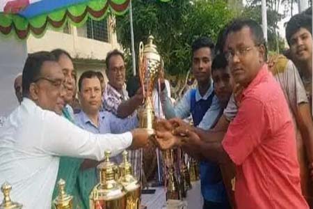 গৌরনদীতে গ্রীষ্মকালীন ক্রীড়া প্রতিযোগিতা-২০২২এর ফাইনাল খেলার পুরস্কার বিতরণ