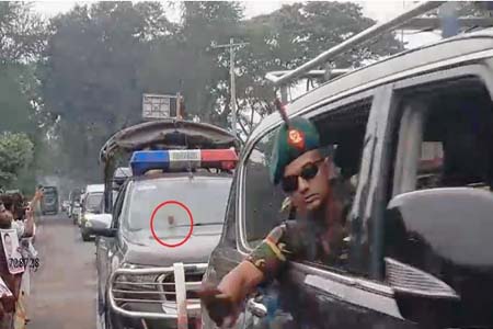 প্রধানমন্ত্রীর নিরাপত্তা গাড়িতে বস্তু আঘাত