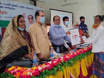 শার্শায় প্রধানমন্ত্রীর দেওয়া ভূমিসহ ঘর