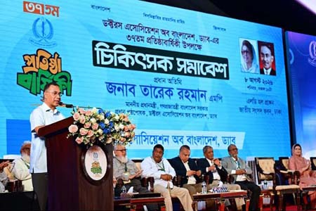 চিকিৎসকদের পেশাদারিত্বে রাজনীতি