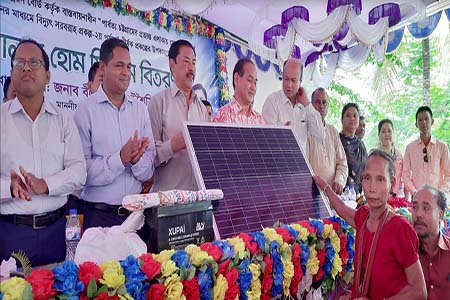 পার্বত্যবাসীর রাতের অন্ধকারকে আলোকিত করেছে প্রধানমন্ত্রীর উপহার সোলার প্যানেল -পার্বত্যমন্ত্রী