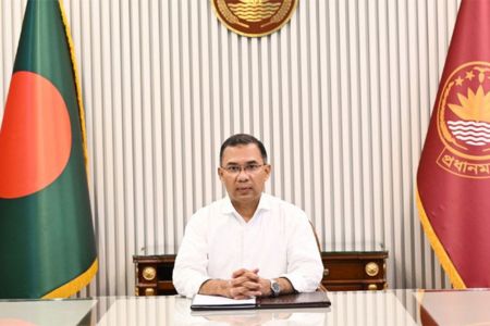 ‘দেশকে এগিয়ে নিতে দৈনিক ১৮ ঘণ্টা কাজ করেন প্রধানমন্ত্রী’